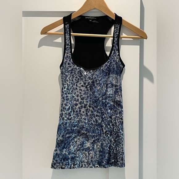 Women’s small tank top - Picture 1 of 3